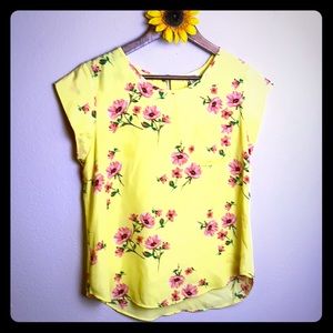 Lily white yellow flower blouse size Medium